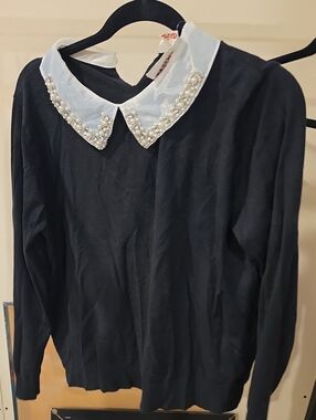 Beaded Collar Black Crewneck Sweater with White Pearl Collar